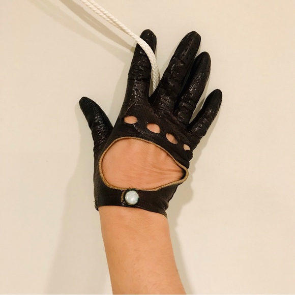 Vintage brown drivers leather gloves. Good used condition. Estimate size: 6.5 - Picture 10 of 10